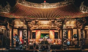 艋舺龍山寺由來詳細介紹、起源故事與拜拜該準備什麼？